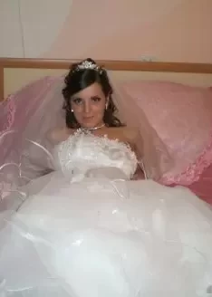 Невестка пошла подмываться в ванную голая перед первым сексом. (17 фото)