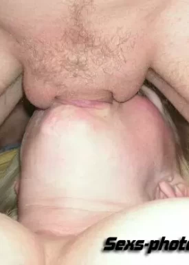 Жирная шлюшка Кристина берет глубоко в рот и принимает сперму. (5 фото)
