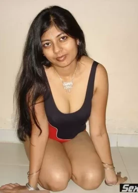 Индийская девушка в купальнике (22 фото)