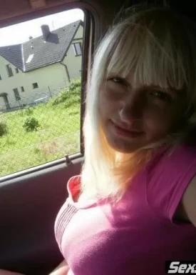Приватные фото молодой блондинки с большой грудью (74 фото)
