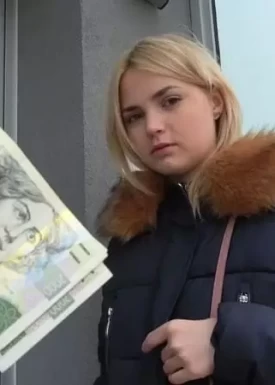 Секс за деньги с очаровательной блондинкой